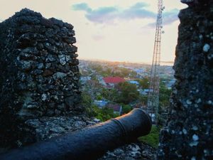 Liburan ke Negeri 1.000 Benteng Liburan ke Negeri 1.000 Benteng