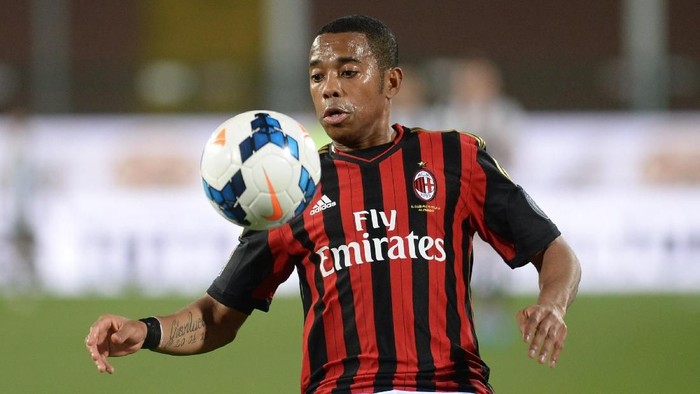 UDINE, ITALY - MARCH 08:  Robinho of AC Milan controlls th ball during the Serie A match between Udinese Calcio and AC Milan at Stadio Friuli on March 8, 2014 in Udine, Italy.  (Photo by Dino Panato/Getty Images)