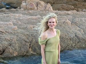 Jelang Golden Globe 2019, Nicole Kidman Nikmati Pantai Bareng Keluarga Jelang Golden Globe 2019, Nicole Kidman Nikmati Pantai Bareng Keluarga