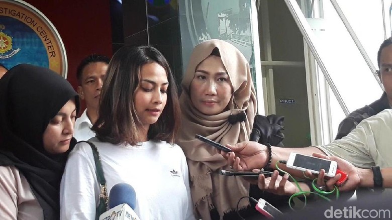 Pengacara Vanessa Angel: Ungkap dan Hukum Pemesan Jasa Prostitusi Pengacara Vanessa Angel: Ungkap dan Hukum Pemesan Jasa Prostitusi