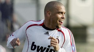 10 Pemain Top Ini Pernah Main di Inter Milan dan AC Milan