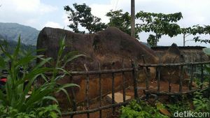 Foto Batu Kuda di Ciamis yang Konon Bikin Pusing dan Kesurupan