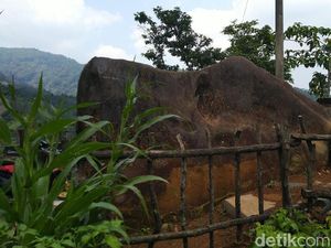 Foto Batu Kuda di Ciamis yang Konon Bikin Pusing dan Kesurupan