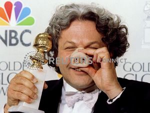 Deretan Pose Para Pemenang Golden Globe Sepanjang Masa yang Unik Deretan Pose Para Pemenang Golden Globe Sepanjang Masa yang Unik