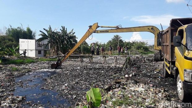 Sampah di Kali Pisang, Bekasi. 