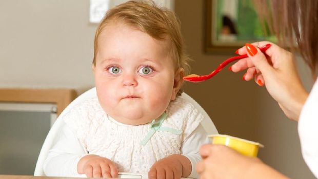 5 Cara Menangani Emotional Eating yang Perlu Bunda Tahu