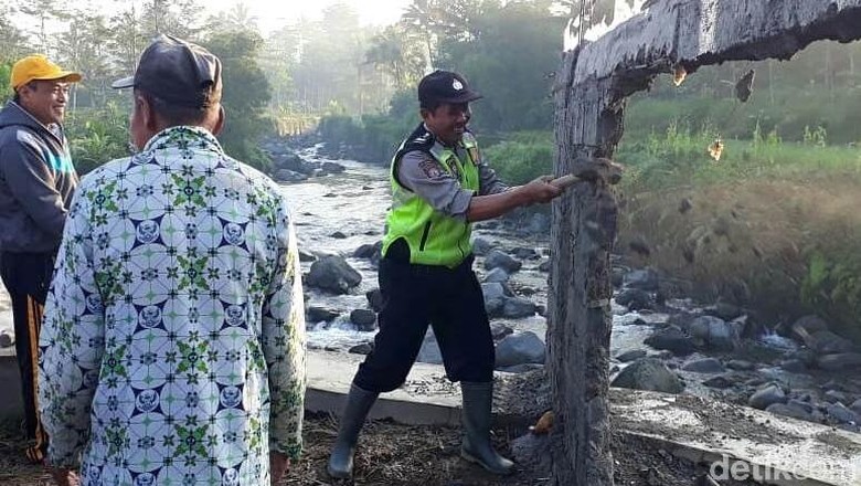 Tembok di Tengah Jalan Buatan Cakades Kalah di Wonosobo Dibongkar