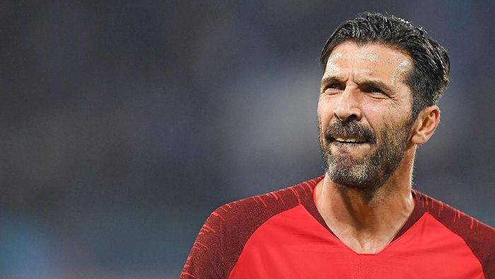 Gianluigi Buffon melanjutkan perburuan gelar Liga Champion bersama PSG. (Foto: Francesco Pecoraro/Getty Images) Gianluigi Buffon melanjutkan perburuan gelar Liga Champion bersama PSG. (Foto: Francesco Pecoraro/Getty Images)
