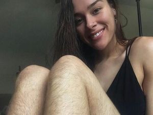 Wanita Cantik Ini Buat Gerakan Pamer Bulu Ketiak dan Kaki di Instagram Wanita Cantik Ini Buat Gerakan Pamer Bulu Ketiak dan Kaki di Instagram