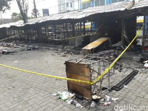 35 Kios Dekat Titik Nol Yogya yang Terbakar Dipasangi Garis Polisi