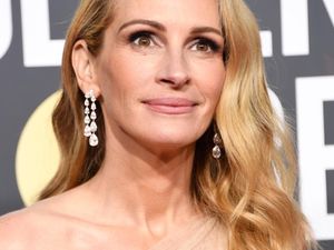 Julia Roberts Buktikan Dirinya Fans Manchester United Sejati