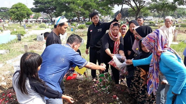 Sosok Nurhayati di Mata Keluarga, Tulang Punggung dan Pekerja Keras Sosok Nurhayati di Mata Keluarga, Tulang Punggung dan Pekerja Keras