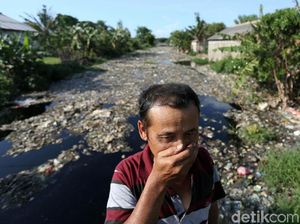 Duh Kang Emil! Kali Pisang Batu Kembali Jadi Lautan Sampah Duh Kang Emil! Kali Pisang Batu Kembali Jadi Lautan Sampah