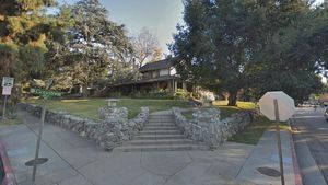 Foto: Rumah yang Jadi Sasaran Foto Penggemar Bird Box