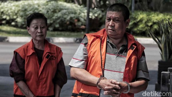 Momen Saat 2 Tahanan KPK Digelandang