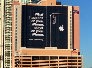 Apple Sindir Google dan Amazon Pakai Billboard Raksasa