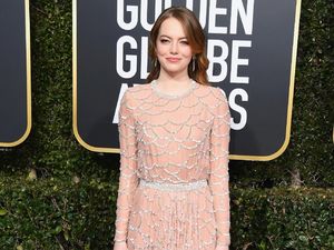 Memikat, Gaun Cantik Emma Stone di Golden Globes Dibuat Oleh 30 Orang Memikat, Gaun Cantik Emma Stone di Golden Globes Dibuat Oleh 30 Orang