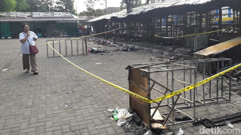 Kebakaran Puluhan Kios Dekat Titik Nol Yogya Diduga Akibat Korsleting Kebakaran Puluhan Kios Dekat Titik Nol Yogya Diduga Akibat Korsleting