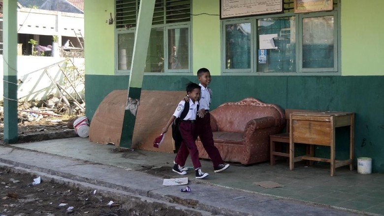 Siswa Korban Tsunami Pandeglang Butuh Seragam Sekolah Siswa Korban Tsunami Pandeglang Butuh Seragam Sekolah