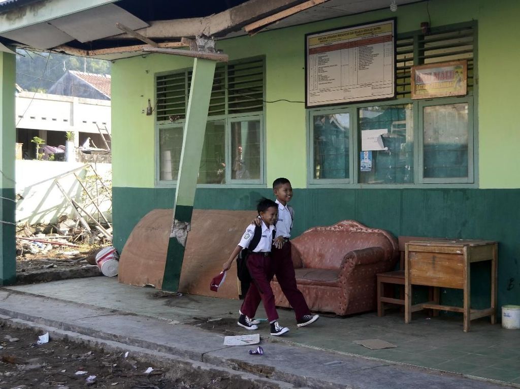 Siswa Korban Tsunami Pandeglang Butuh Seragam Sekolah Siswa Korban Tsunami Pandeglang Butuh Seragam Sekolah