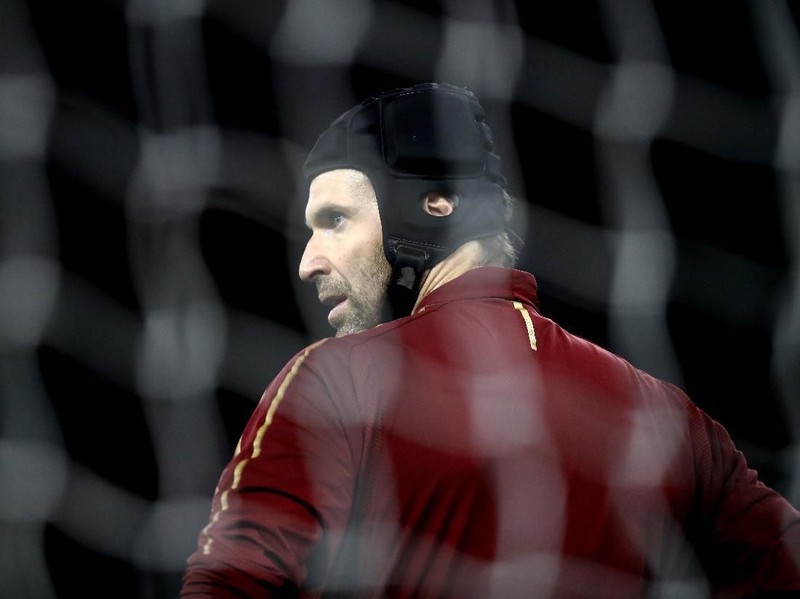 LONDON, ENGLAND - NOVEMBER 03:  Petr Cech of Arsenal looks on ahead of the Premier League match between Arsenal FC and Liverpool FC at Emirates Stadium on November 3, 2018 in London, United Kingdom.  (Photo by Julian Finney/Getty Images)