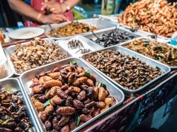 Wisata Malam Bangkok: Belanja Mewah hingga Kuliner Serangga