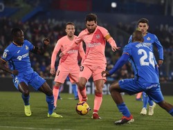 Lionel Messi seperti biasa selalu diandalkan untuk mencetak gol. Butuh tiga pemain Getafe menjaga pergerakan kapten Barcelona itu. (Denis Doyle/Getty Images)