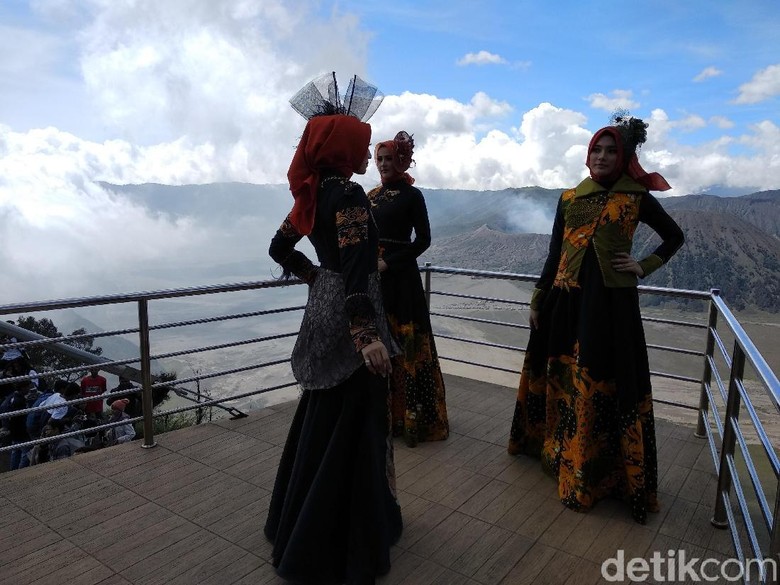 Pameran Busana Batik di Puncak Seruni Point Bikin Takjub Pengunjung