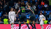 Sociedad larut dalam perayaan gol tersebut. Tambahan tiga poin bikin mereka menjauh dari zona degradasi. (Foto: Gonzalo Arroyo Moreno/Getty Images)