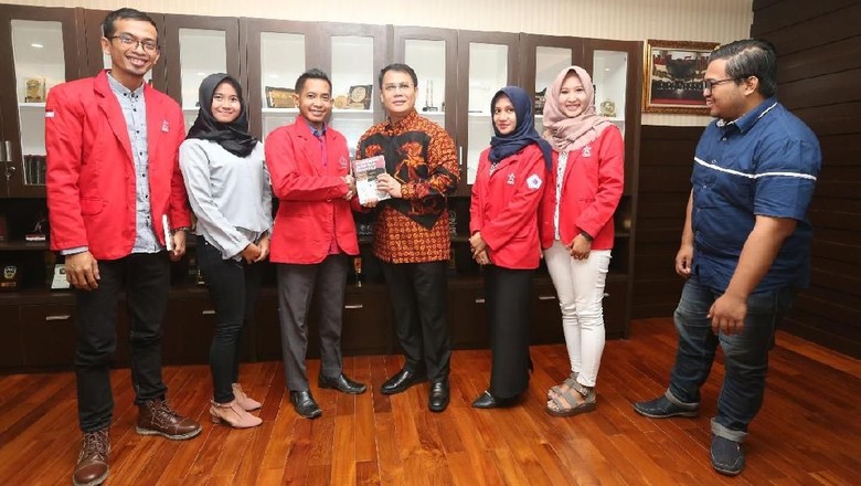 MPR Minta Pelajar Waspadai Paham Ekstremisme Agama dan Liberalisme MPR Minta Pelajar Waspadai Paham Ekstremisme Agama dan Liberalisme