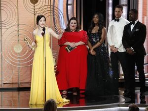 Rachel Brosnahan Aktris Terbaik di Serial Musikal Komedi Tahun Ini