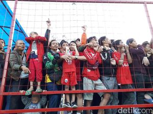 Latihan Perdana Persija Ditonton Ratusan The Jakmania