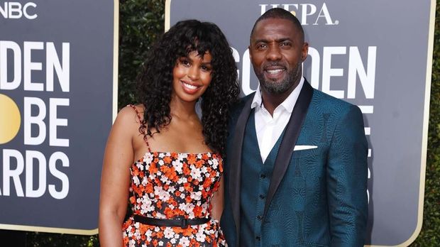 Idris Elba datang bersama tunangannya.