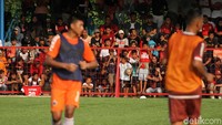 Pada latihan perdana tersebut, para pemain yang hadir sudah merupakan kerangka tim musim depan. Sejumlah pemain baru juga ikut berlatih.
