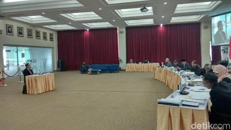 Ditanya Prostitusi Online, Calon Hakim Agung Singgung Vanessa Angel Ditanya Prostitusi Online, Calon Hakim Agung Singgung Vanessa Angel