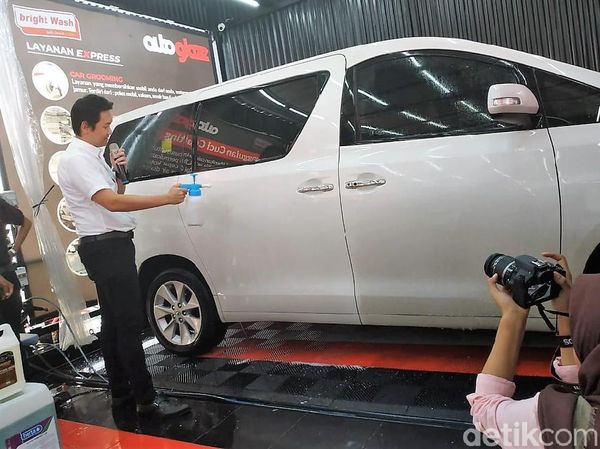 Cuci Mobil Minim Sentuhan Tangan di SPBU