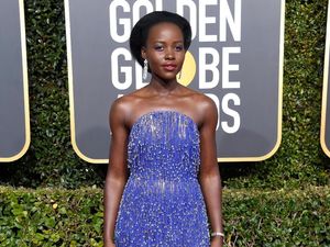 Sepatu Cantik Lupita Nyongo di Golden Globes Hanya Rp 600 Ribuan Sepatu Cantik Lupita Nyongo di Golden Globes Hanya Rp 600 Ribuan
