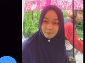 Penjual Siomay Cantik Ini Bikin Pembeli Gagal Fokus