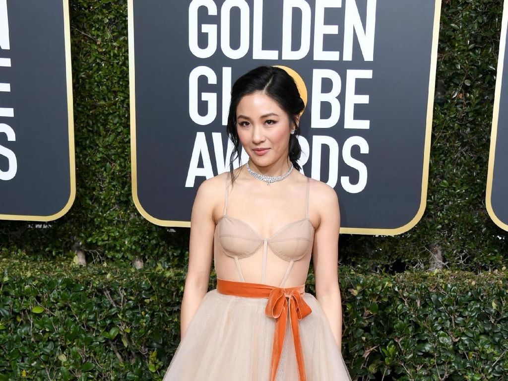 Foto: Adu Gaya Bintang Crazy Rich Asians di Golden Globes 2019