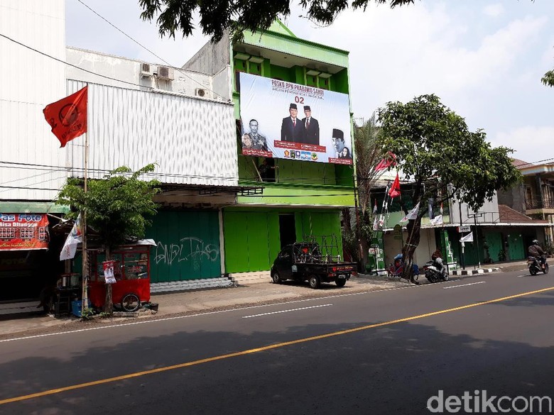 Satu Lagi Posko Prabowo Didirikan Dekat Rumah Jokowi di Solo Satu Lagi Posko Prabowo Didirikan Dekat Rumah Jokowi di Solo