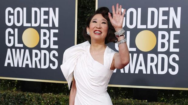 Sandra Oh akan memandu Golden Globes 2019.