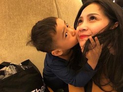 Masih Jet Lag Usai Keliling Dunia, Rafathar Belum Masuk Sekolah
