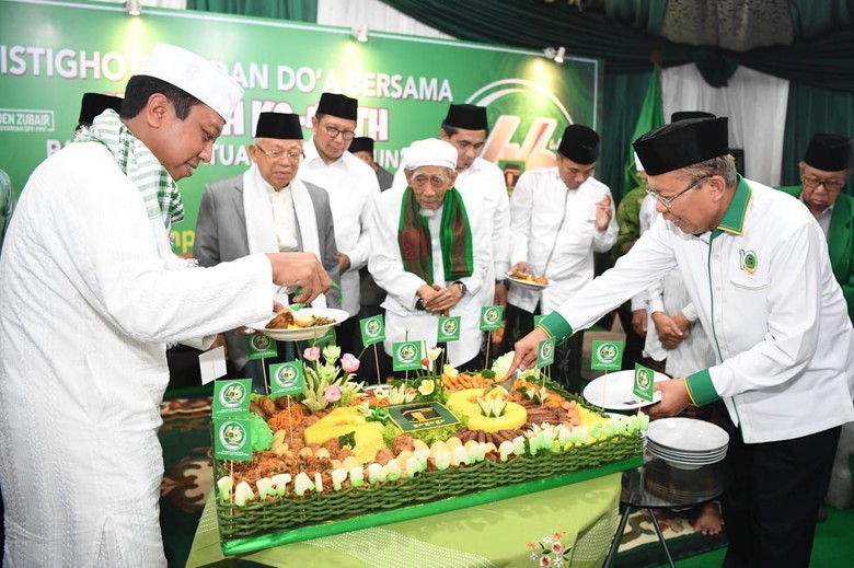 Rommy: Kedatangan Mbah Moen ke DPP PPP Pertanda Baik Rommy: Kedatangan Mbah Moen ke DPP PPP Pertanda Baik