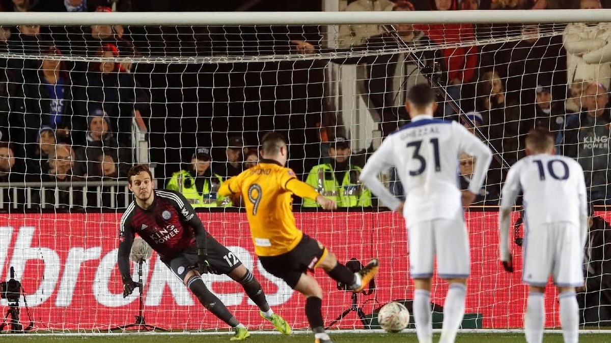 Leicester City tumbang oleh klub Divisi 4 di Piala FA (Reuters/Carl Recine)