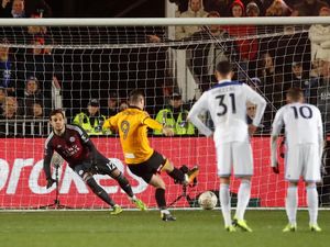 Kutukan Piala FA: Leicester dan Fulham Dimangsa Klub Divisi 4 Kutukan Piala FA: Leicester dan Fulham Dimangsa Klub Divisi 4