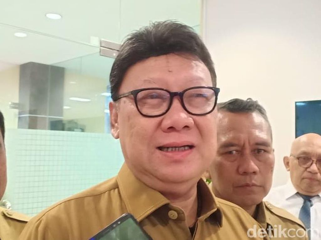 Mendagri Minta BNPP Jemput Bola Monitor Pelayanan Warga Perbatasan Mendagri Minta BNPP Jemput Bola Monitor Pelayanan Warga Perbatasan