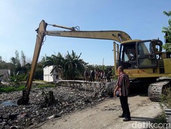 3 Hari Pembersihan, Sampah di Kali Pisang Batu Capai 100 Truk