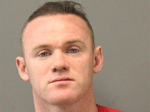 Wayne Rooney Sempat Ditahan Polisi, Netizen Munculkan Shrek Wayne Rooney Sempat Ditahan Polisi, Netizen Munculkan Shrek