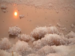 Indahnya Danau Garam Yuncheng yang Mengkristal