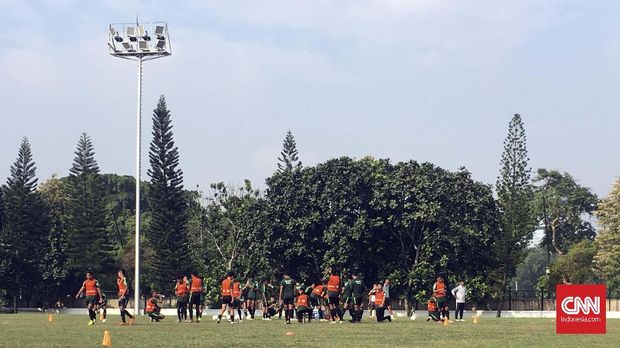 Latihan perdana Timnas Indonesia U-22 diperkuat 33 pemain.
